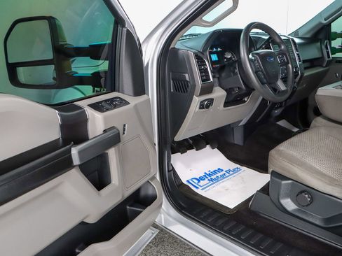 Used 2015 Ford F150 XLT image 3