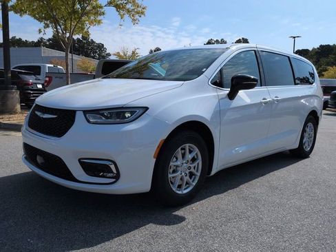 New 2026 Chrysler Pacifica Select image 7