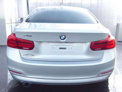 Used 2018 BMW 320i xDrive Sedan image 9