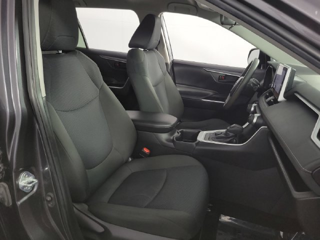 Used 2024 Toyota RAV4 LE AWD/4WD image 16