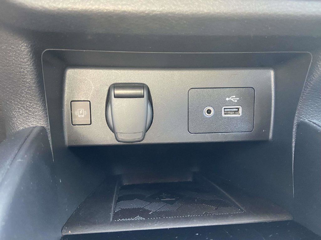 Used 2025 Nissan Versa SV FWD image 28