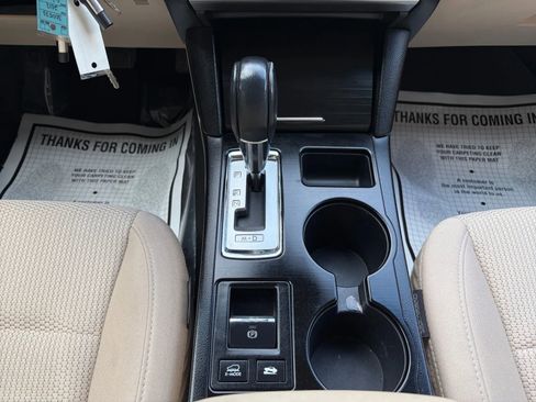 Used 2017 Subaru Outback 2.5i Premium image 24