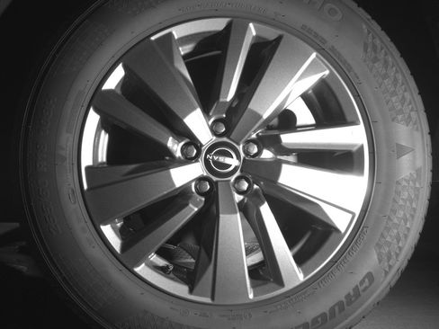 Used 2025 Nissan Pathfinder SV image 14