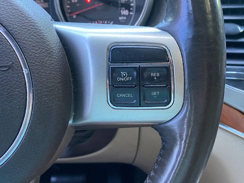 Used 2013 Jeep Grand Cherokee Overland AWD/4WD image 22