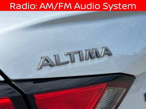 Used 2024 Nissan Altima 2.5 SV FWD image 9