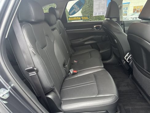 Used 2024 Kia Sorento S image 14