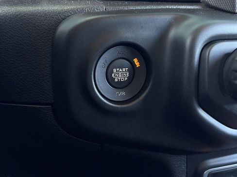 Used 2021 Jeep Gladiator Sport image 18