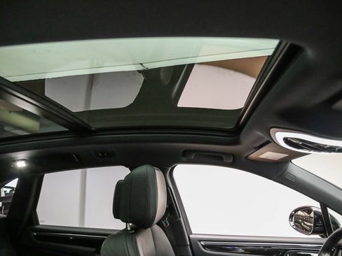 Certified 2022 Porsche Macan S AWD/4WD image 21