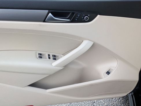 Used 2014 Volkswagen Passat 1.8T SE image 15