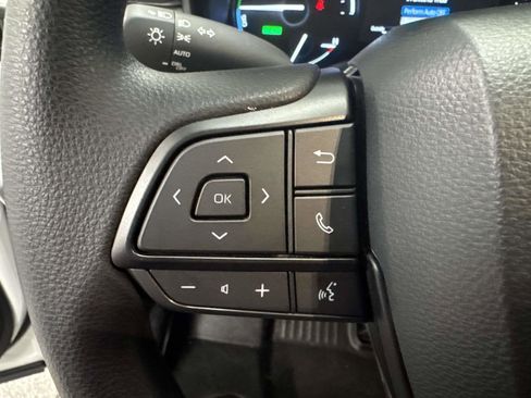 Used 2025 Toyota Sienna LE image 19