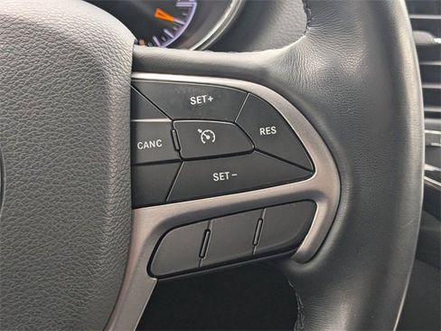 Used 2022 Jeep Grand Cherokee Laredo X image 25