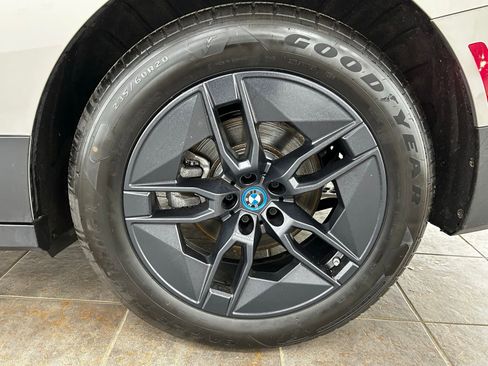 Used 2023 BMW iX xDrive50 w/ Premium Package AWD/4WD image 36