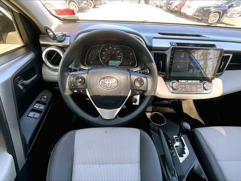Used 2015 Toyota RAV4 XLE AWD/4WD image 6