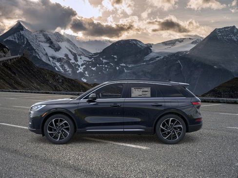 New 2026 Lincoln Corsair Reserve w/ Towing Package image 3