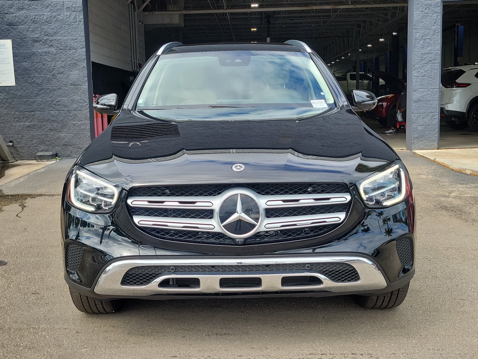 Used 2022 Mercedes-Benz GLC 300 4MATIC w/ Premium Package Lite image 2