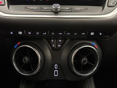 Used 2025 Chevrolet Blazer LT w/ Convenience Package FWD image 32