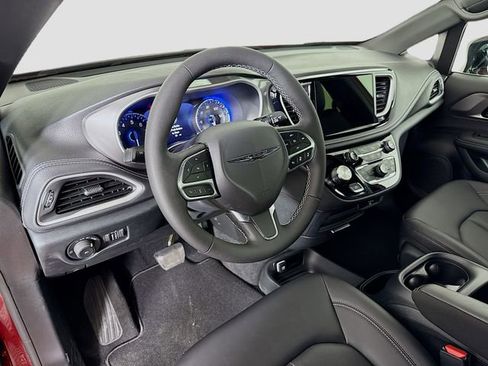 New 2026 Chrysler Pacifica Select image 9