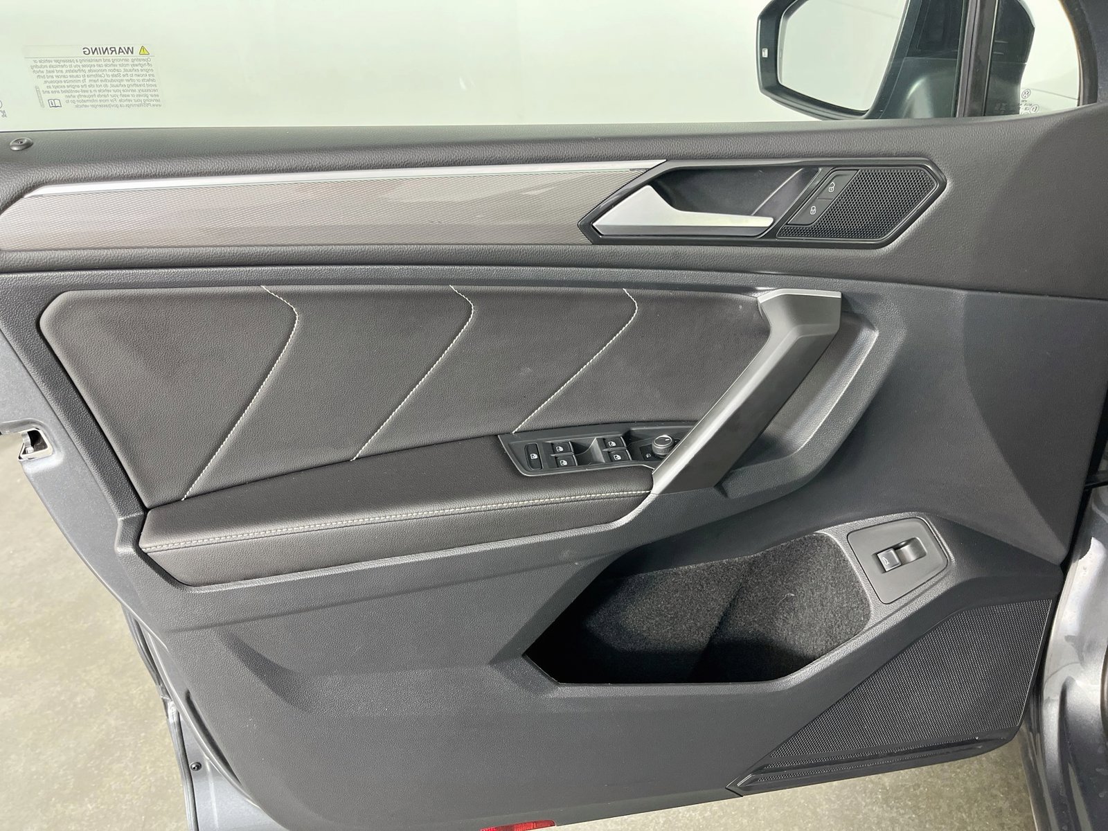 Used 2024 Volkswagen Tiguan SE R-Line FWD image 25