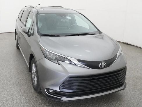 New 2026 Toyota Sienna XLE FWD image 14