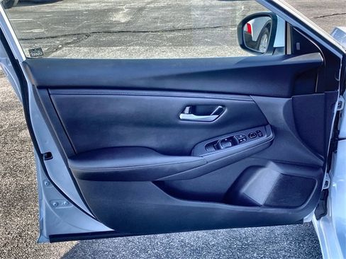 Used 2025 Nissan Sentra SV image 13