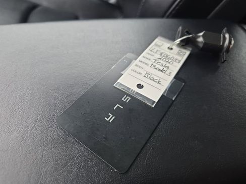 Used 2020 Tesla Model 3 Standard Range image 32