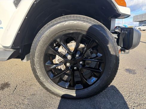 Used 2023 Jeep Wrangler Unlimited Sahara w/ Cold Weather Group image 33