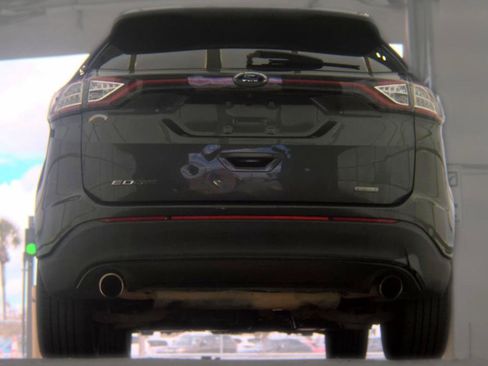 Used 2018 Ford Edge SE FWD image 7