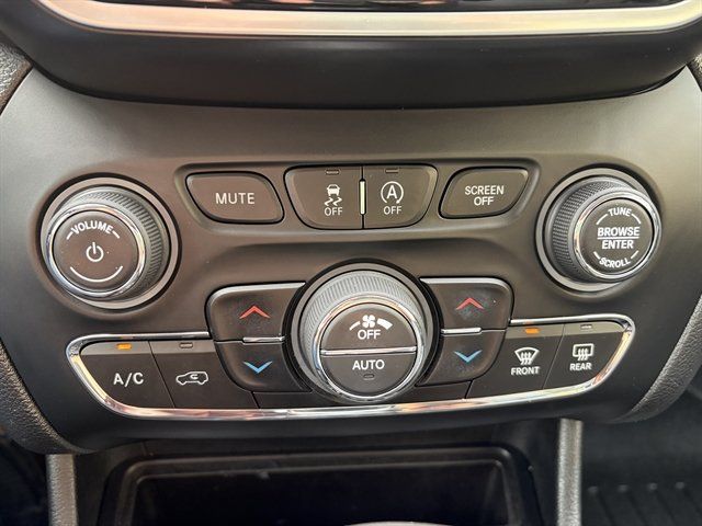 Used 2019 Jeep Cherokee Limited AWD/4WD image 34