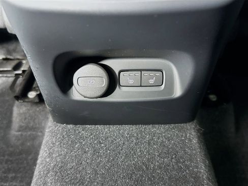 Used 2023 Volvo XC40 B5 Plus w/ Protection Package Premier image 28