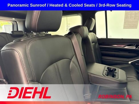 Used 2023 Jeep Wagoneer L 4WD w/ Premium Group I image 15