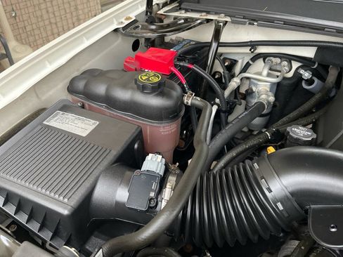 Used 2013 Chevrolet Avalanche LTZ image 53