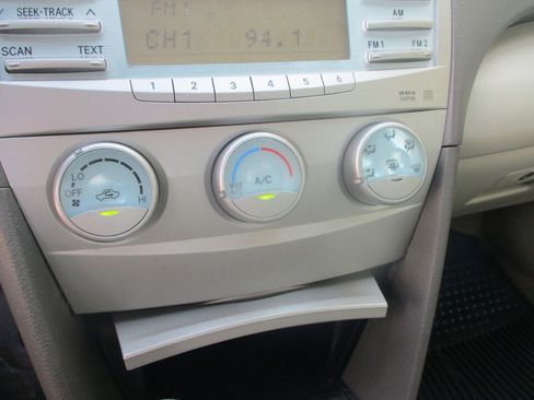 Used 2007 Toyota Camry LE FWD image 29