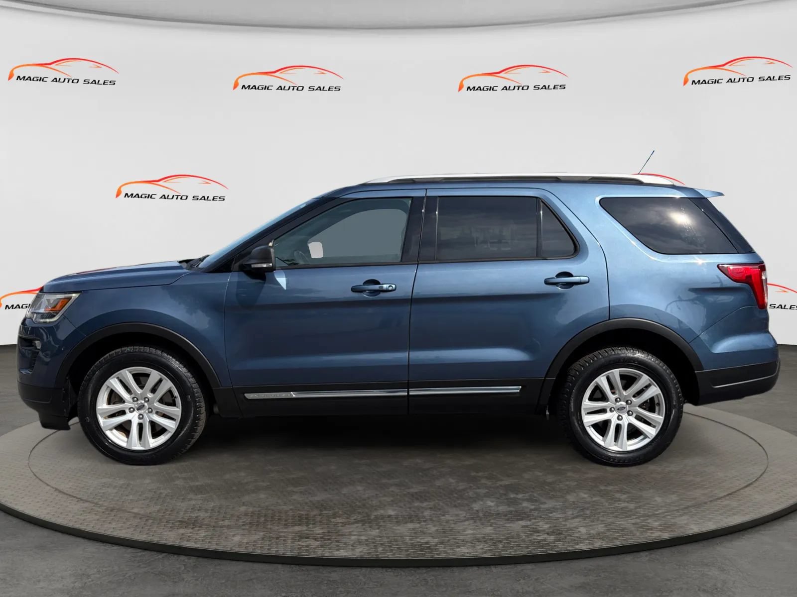 Used 2019 Ford Explorer XLT w/ Equipment Group 202A AWD/4WD image 7