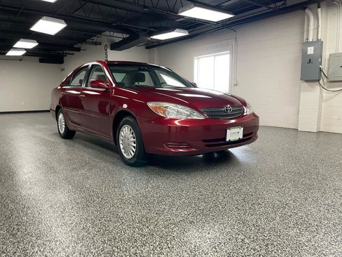 Used 2004 Toyota Camry LE image 3