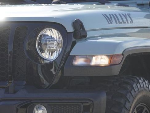 Used 2023 Jeep Gladiator Sport AWD/4WD image 4