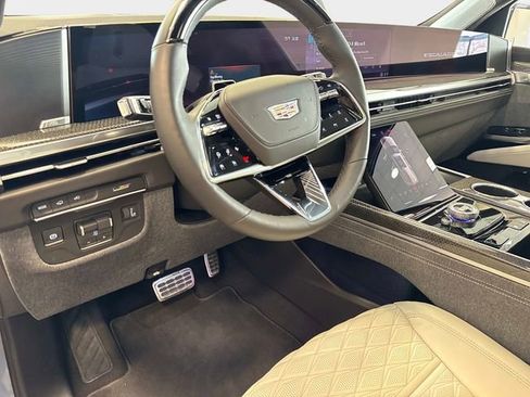 Used 2025 Cadillac Escalade V image 22