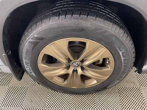 Used 2022 Toyota Highlander Bronze Edition image 11