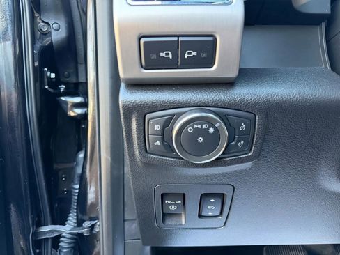 Used 2018 Ford F150 Platinum w/ Trailer Tow Package image 26