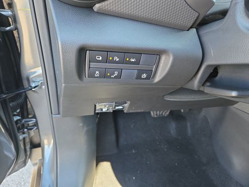 New 2025 Nissan Kicks Play S image 18