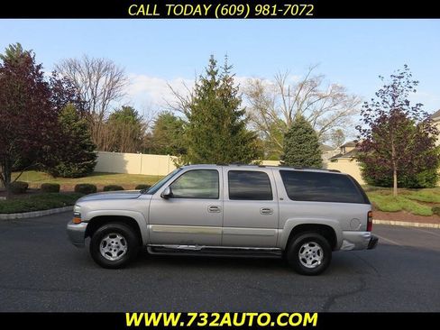 Used 2004 Chevrolet Suburban LT w/ Preferred Equipment Group AWD/4WD image 2