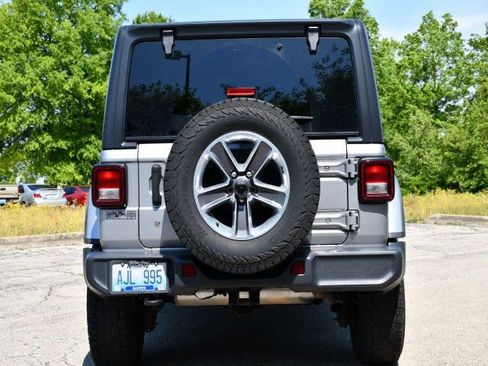 Used 2019 Jeep Wrangler Unlimited Sahara AWD/4WD image 6