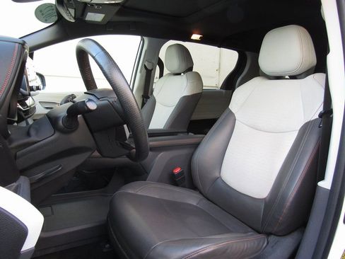 Used 2022 Toyota Sienna XSE image 11