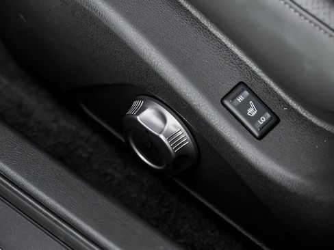 Used 2011 Nissan GT-R Premium image 25