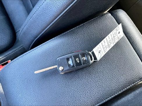 Used 2012 Volkswagen Jetta SE FWD image 32