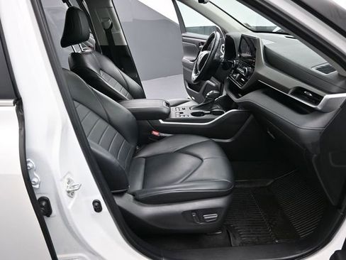 Certified 2023 Toyota Highlander XLE image 21