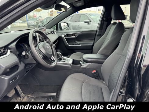 Used 2024 Toyota RAV4 SE image 3