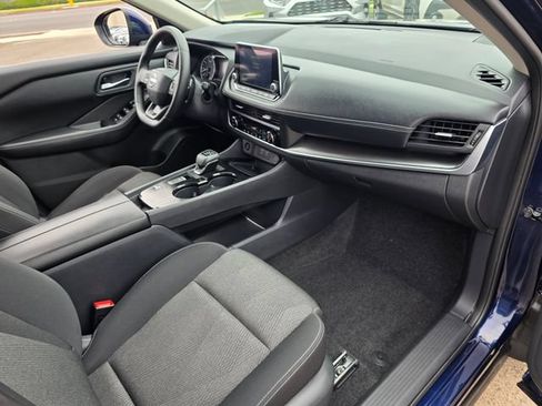 Used 2025 Nissan Rogue SV FWD image 9