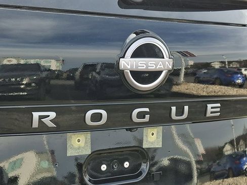 Used 2024 Nissan Rogue SV image 34