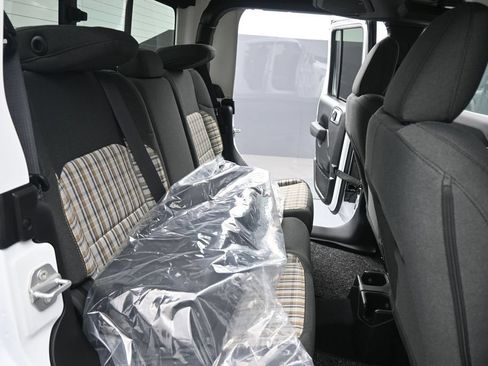 New 2026 Jeep Gladiator Sport AWD/4WD image 16