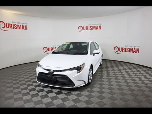 Used 2024 Toyota Corolla LE FWD image 2